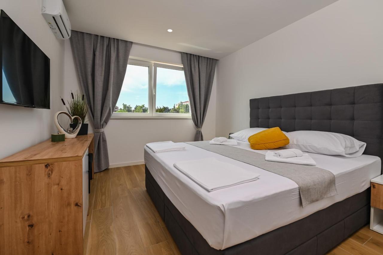 Pansion Comfort Lepar Novalja Kültér fotó