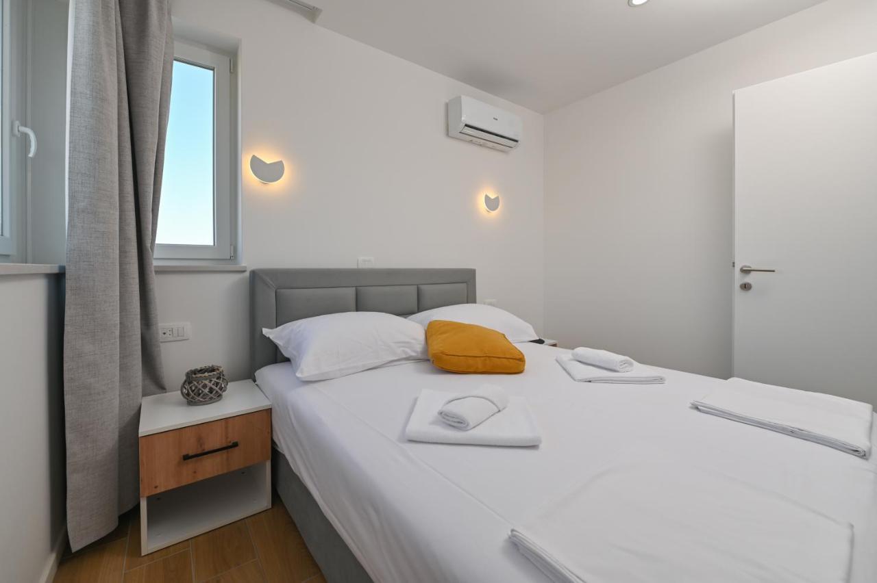 Pansion Comfort Lepar Novalja Kültér fotó