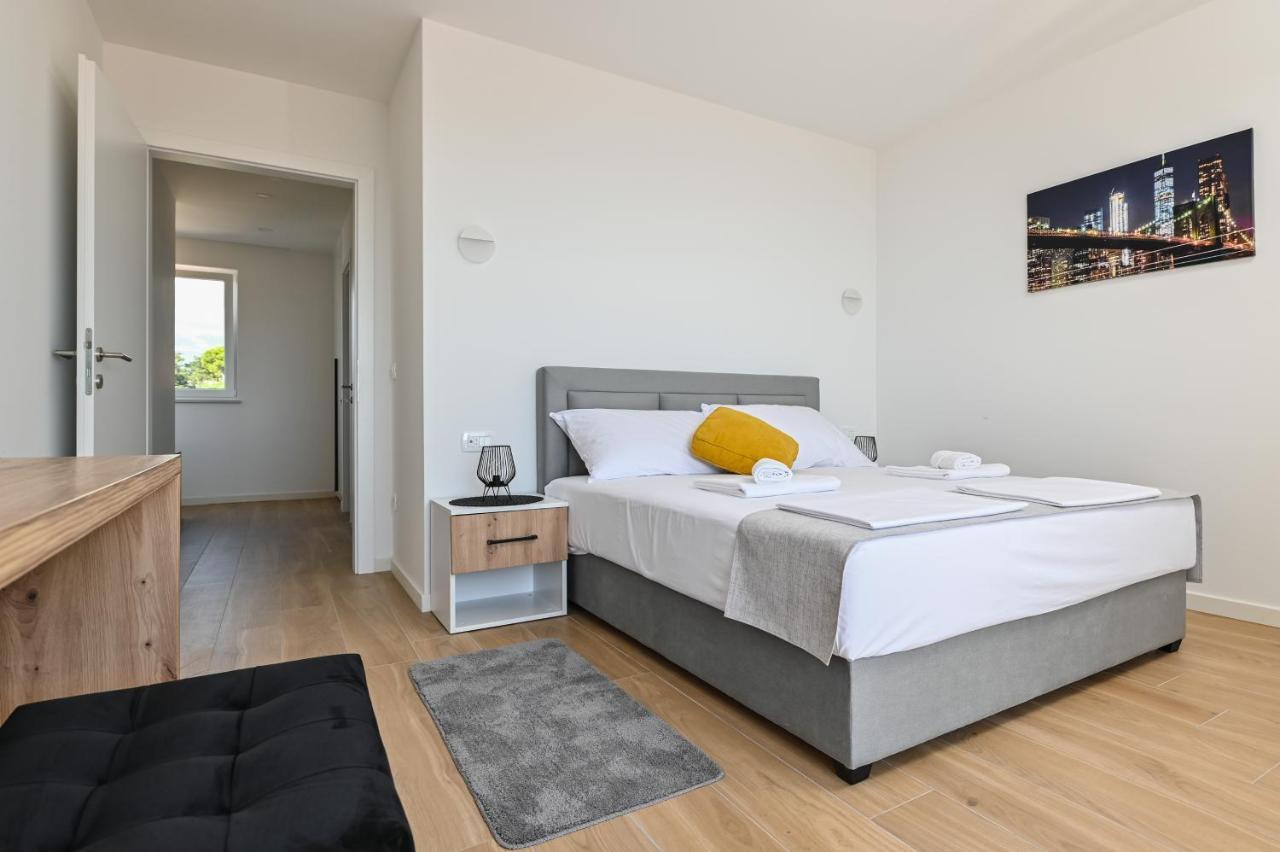 Pansion Comfort Lepar Novalja Kültér fotó