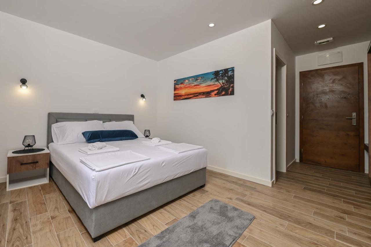 Pansion Comfort Lepar Novalja Kültér fotó