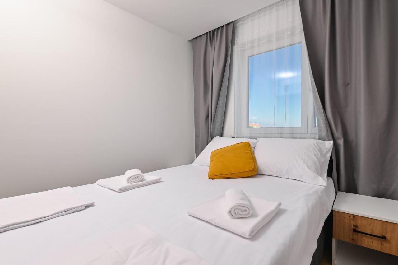 Pansion Comfort Lepar Novalja Kültér fotó