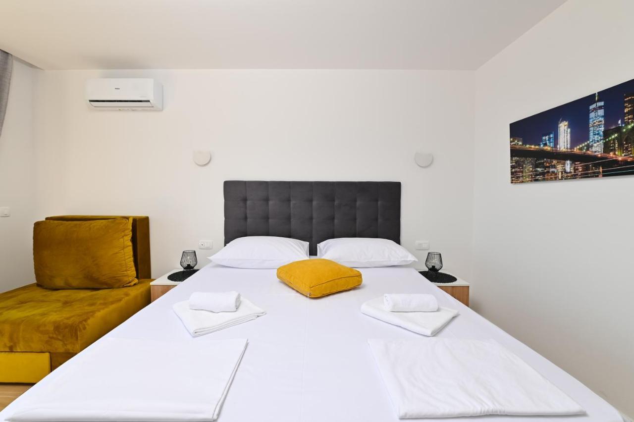 Pansion Comfort Lepar Novalja Kültér fotó