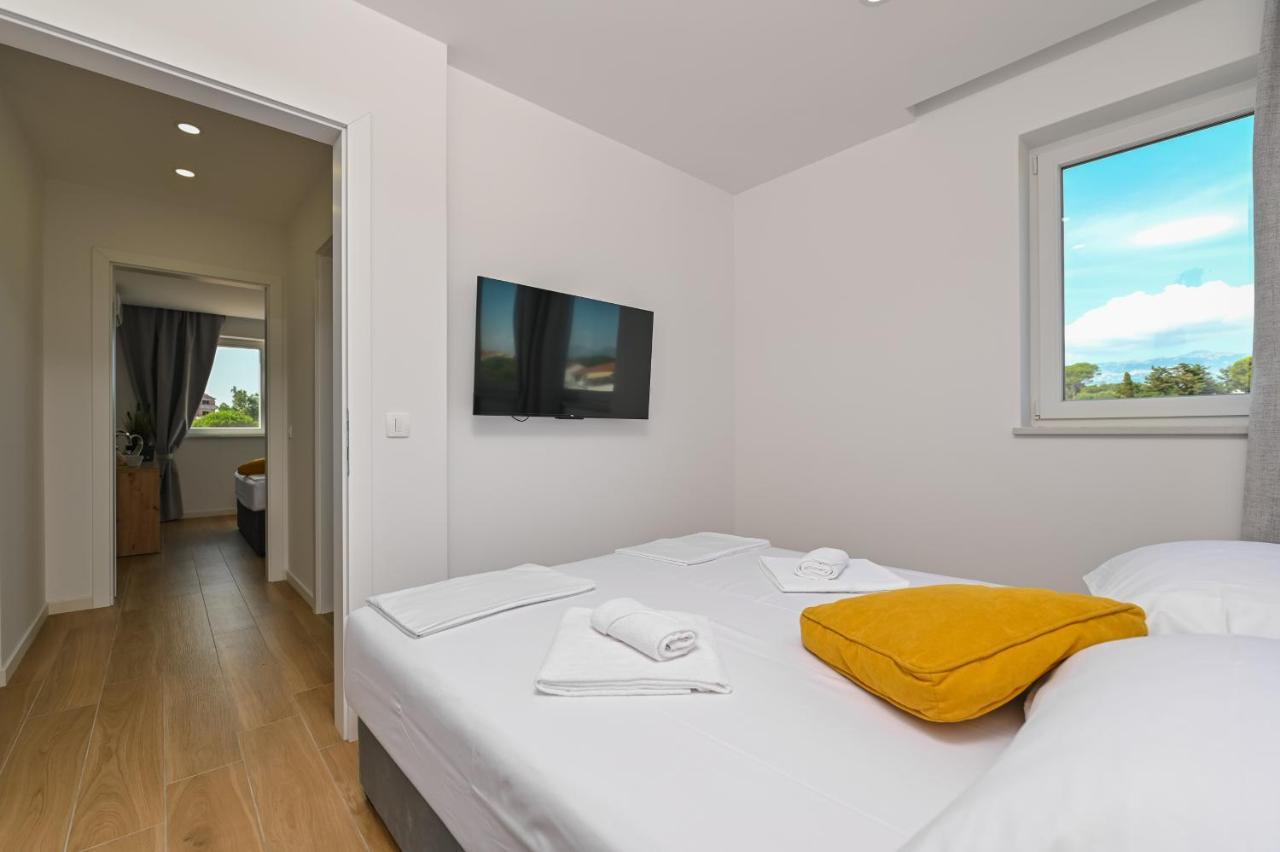 Pansion Comfort Lepar Novalja Kültér fotó