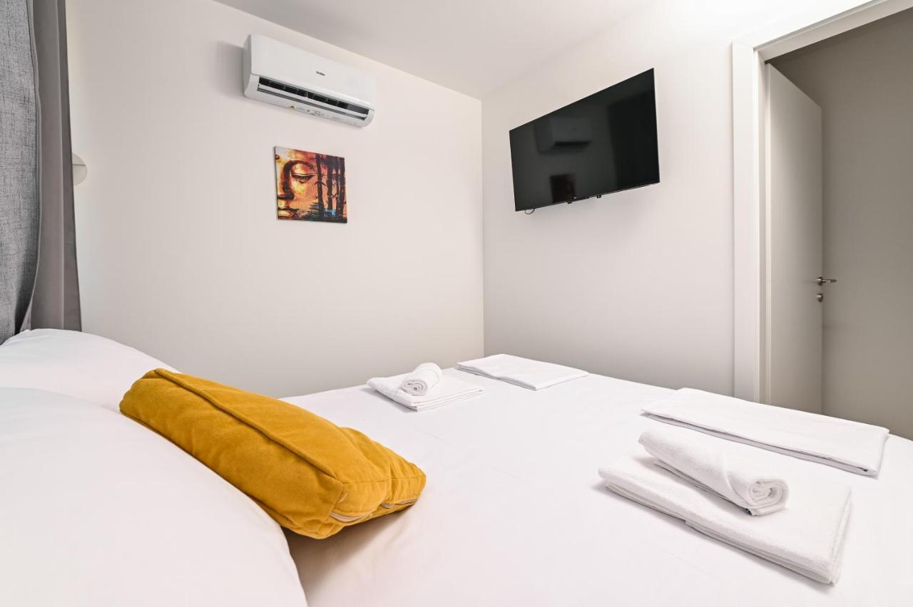 Pansion Comfort Lepar Novalja Kültér fotó
