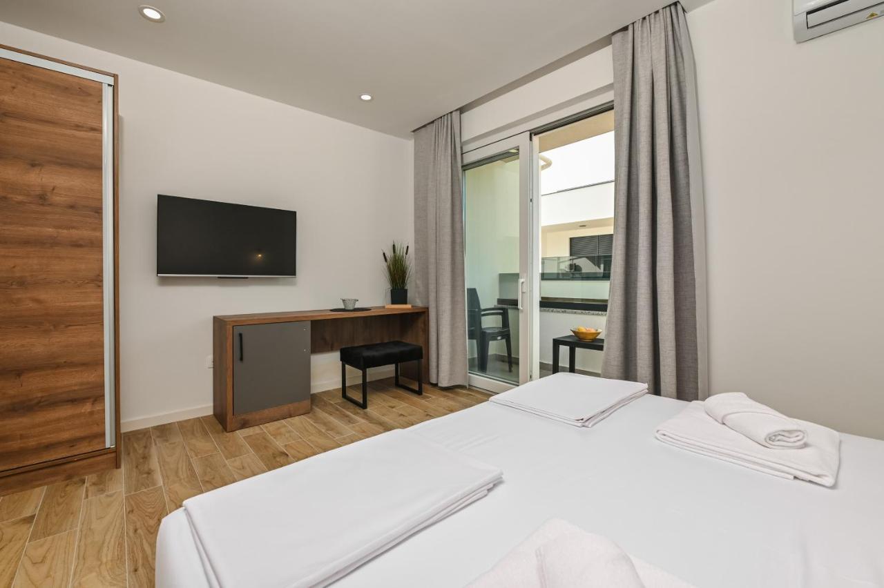 Pansion Comfort Lepar Novalja Kültér fotó